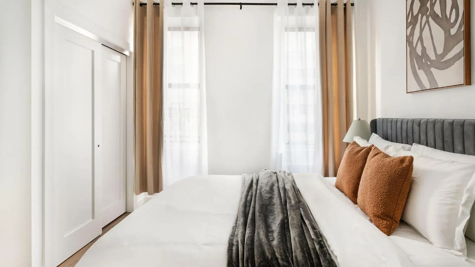 1290-10 New Renovated 2 Bedrooms In Ues New York 0*,  United States